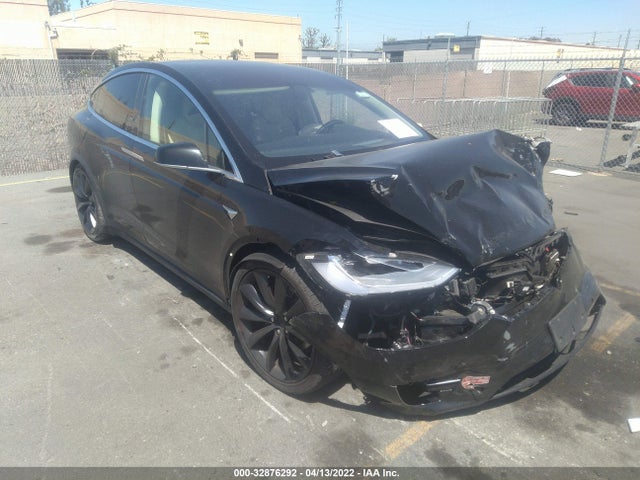 2017 Tesla Model X, VIN: 5YJXCDE26HF055699