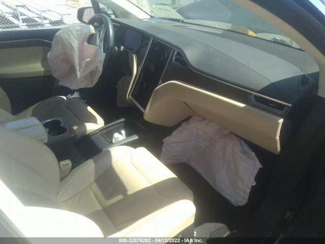 2017 Tesla Model X, VIN: 5YJXCDE26HF055699