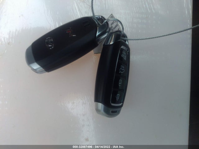 2022 Hyundai Veloster, VIN: KMHT36AH9NU011358