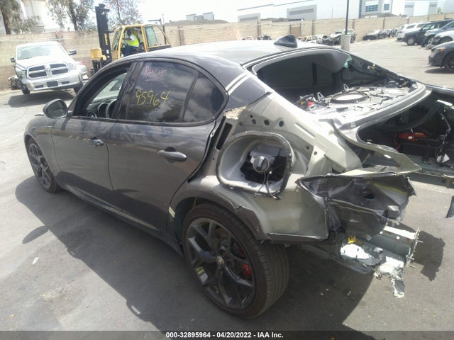 2020 Alfa Romeo Giulia, VIN: ZARFAMAN2L7636445