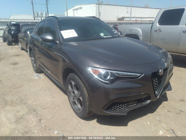 2022 Alfa Romeo Stelvio, VIN: ZASPAJAN4N7D28121
