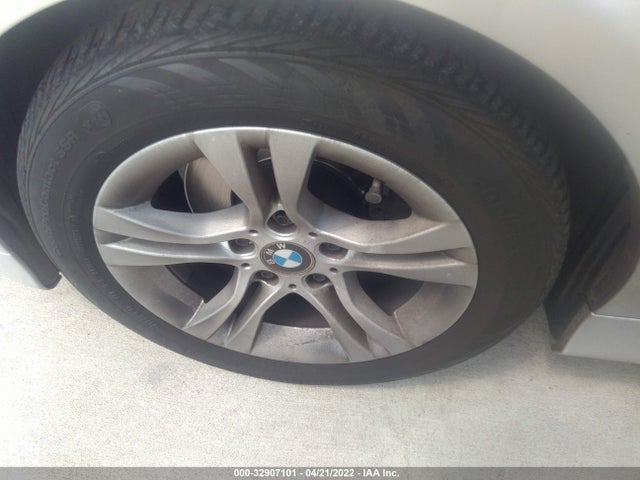 BMW 3 Series 328i 2008 WBAVA37508NL44011 Image 4