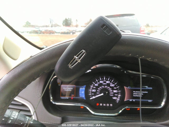 2018 Lincoln MKT, VIN: 2LMHJ5AT9JBL01629