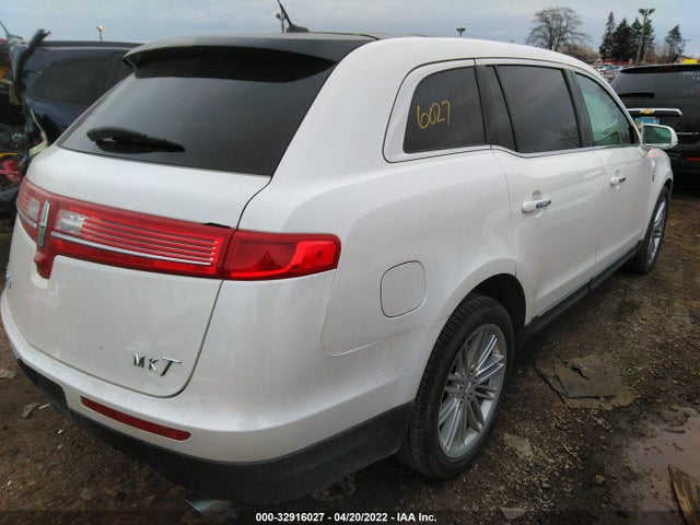 2018 Lincoln MKT, VIN: 2LMHJ5AT9JBL01629
