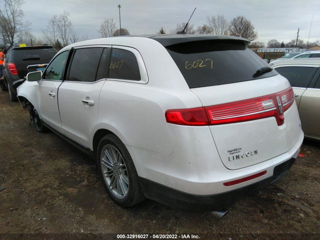 2018 Lincoln MKT, VIN: 2LMHJ5AT9JBL01629