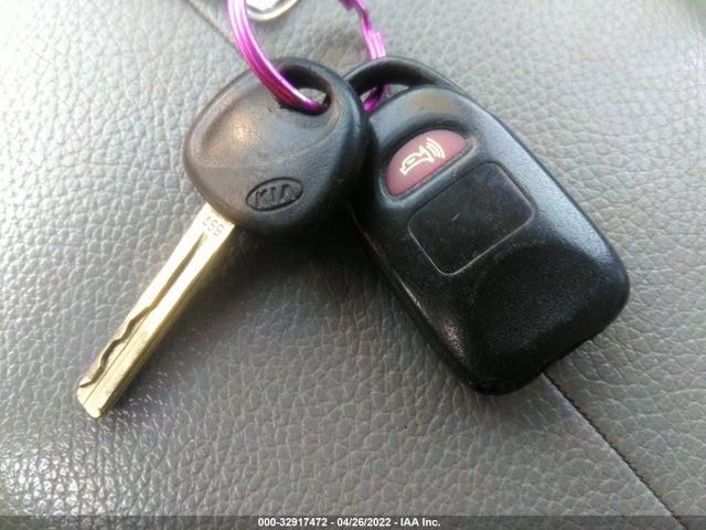 2013 KIA SORENTO LX VIN: 5XYKTDA27DG323341