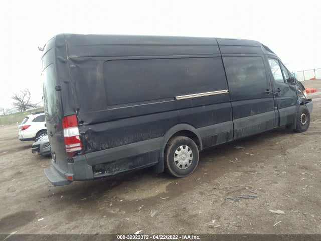 2011 MERCEDES-BENZ SPRINTER CARGO VANS VIN: WD3PE8CC1B5532636