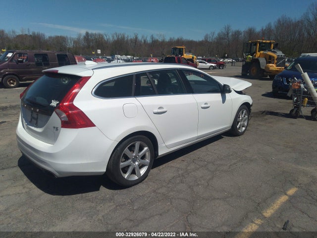 2016 Volvo V60, VIN: YV140MEK0G1294100