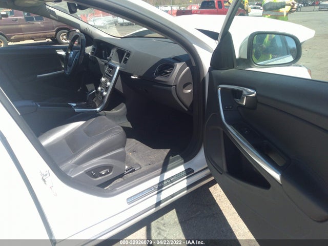 2016 Volvo V60, VIN: YV140MEK0G1294100