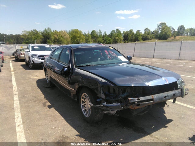 Lincoln Town Car Signature 2001 1LNHM82W91Y677439 головне зображення