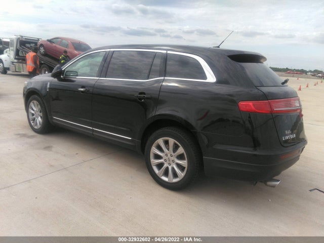 2018 Lincoln MKT, VIN: 2LMHJ5FK9JBL02179