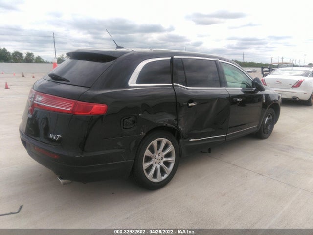 2018 Lincoln MKT, VIN: 2LMHJ5FK9JBL02179