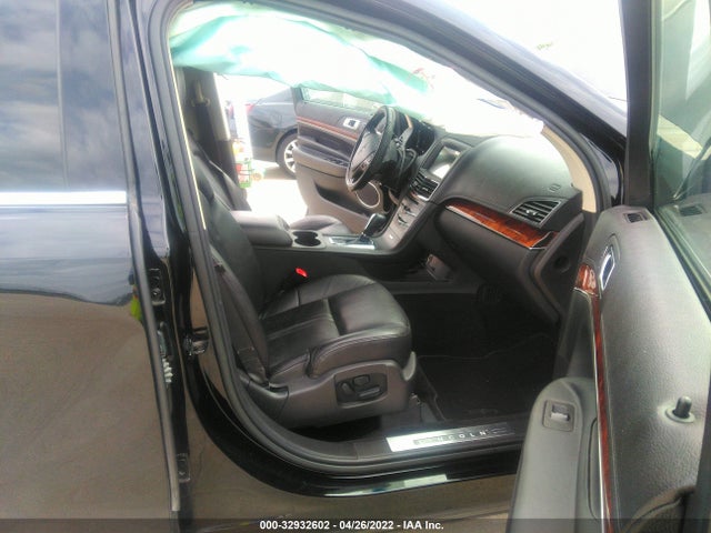 2018 Lincoln MKT, VIN: 2LMHJ5FK9JBL02179