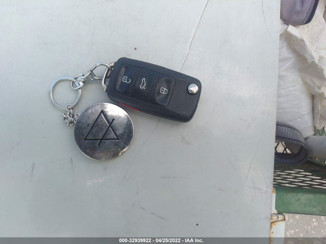 2015 Volkswagen Eos, VIN: WVWFW8AH7FV000116