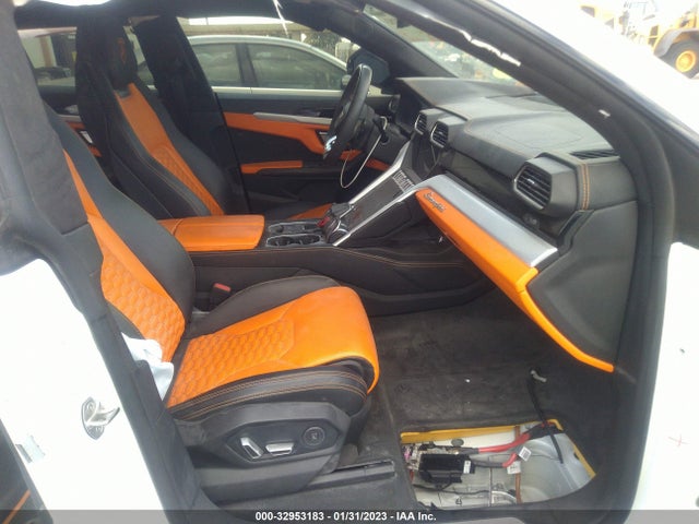 2019 Lamborghini URUS, VIN: ZPBUA1ZLXKLA01913