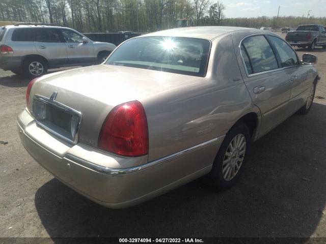 2004 LINCOLN TOWN CAR VIN: 1LNHM81W84Y662453