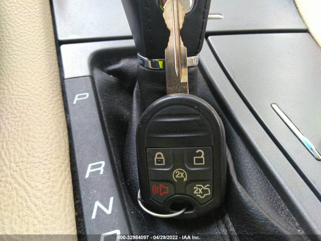 2016 Ford Taurus, VIN: 1FAHP2E98GG123036