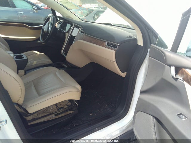 2016 Tesla Model X, VIN: 5YJXCDE40GF031348