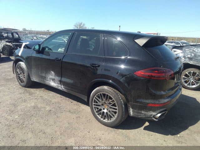 2017 Porsche Cayenne, VIN: WP1AA2A22HKA89601
