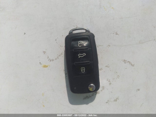 2015 Volkswagen Beetle, VIN: 3VWJ17AT4FM627127