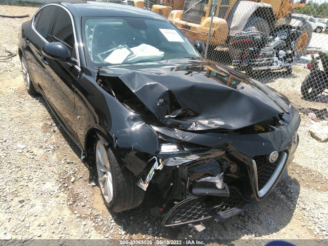 2018 Alfa Romeo Giulia, VIN: ZARFAEDN5J7579687