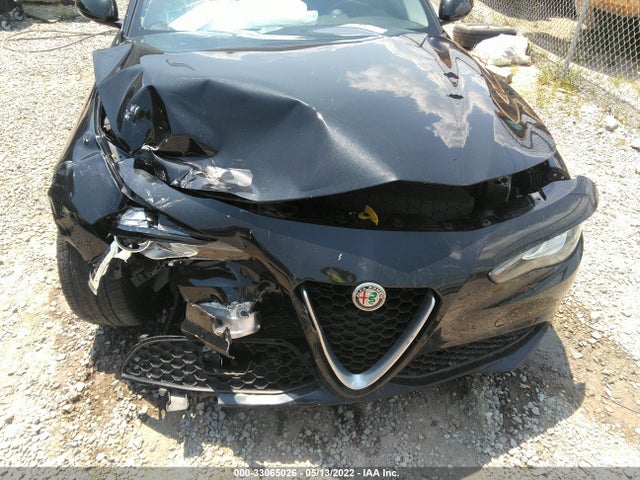 2018 Alfa Romeo Giulia, VIN: ZARFAEDN5J7579687