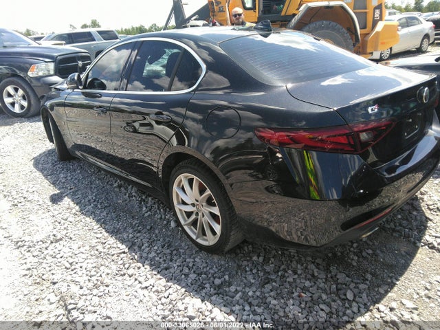 2018 Alfa Romeo Giulia, VIN: ZARFAEDN5J7579687
