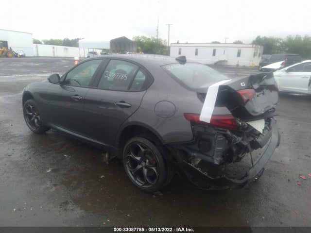 2017 Alfa Romeo Giulia, VIN: ZARFAEEN5H7556550