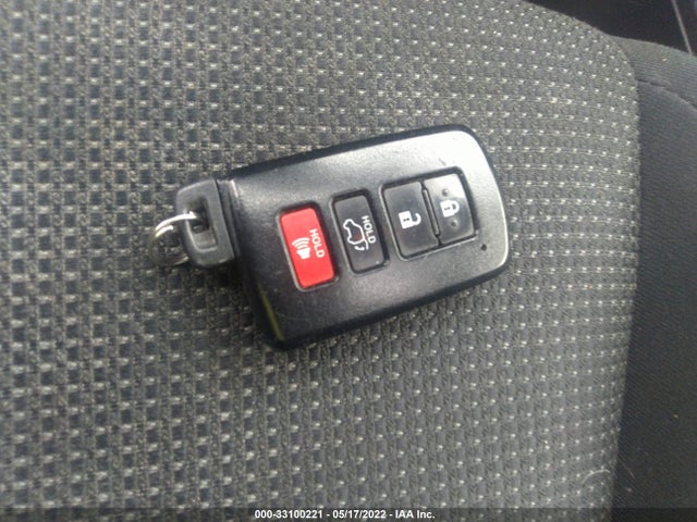 2016 Toyota RAV4, VIN: JTMRJREV6GD025047