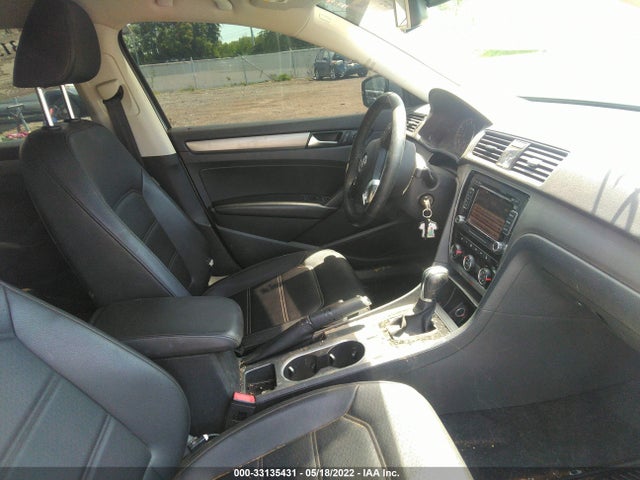 1VWBT7A31EC084298 Volkswagen Passat Se W/sunroof