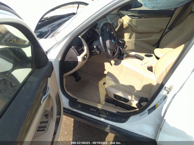 2015 BMW X1, VIN: WBAVM1C5XFV318756