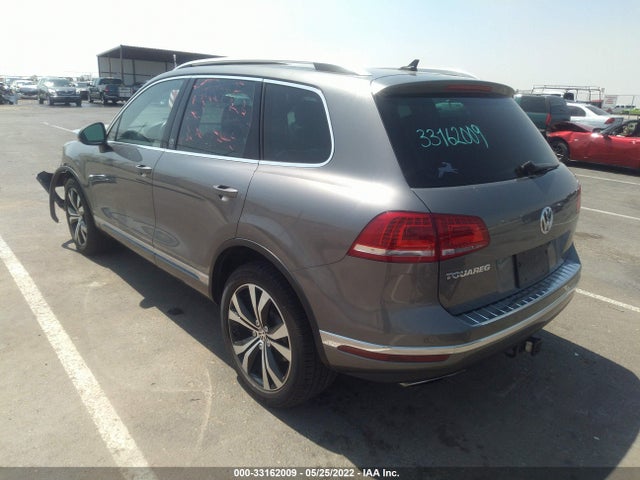 2017 Volkswagen Touareg, VIN: WVGRF7BP3HD002494