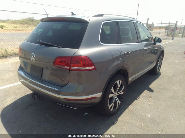 2017 Volkswagen Touareg, VIN: WVGRF7BP3HD002494