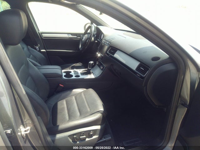 2017 Volkswagen Touareg, VIN: WVGRF7BP3HD002494
