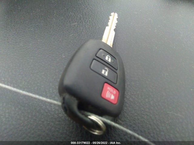 2015 Toyota RAV4, VIN: JTMBFREV4FJ018245