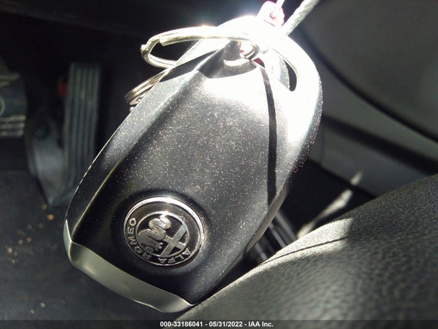 2017 Alfa Romeo Giulia, VIN: ZARFAEBN2H7550130