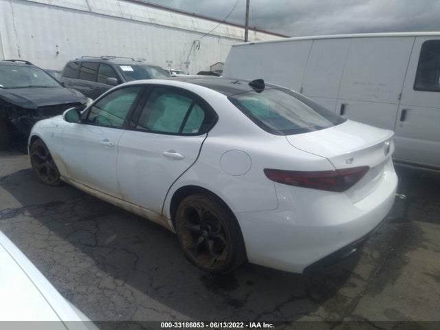 2018 Alfa Romeo Giulia, VIN: ZARFAEEN2J7592718