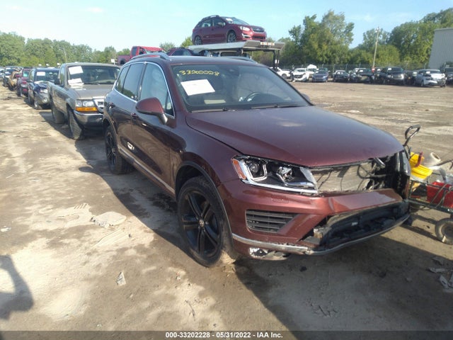 2017 Volkswagen Touareg, VIN: WVGRF7BP3HD005878