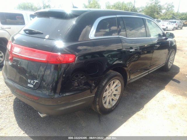2018 Lincoln MKT, VIN: 2LMHJ5NK3JBL02468