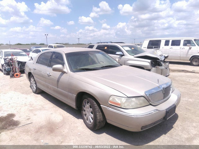 Lincoln Town Car Signature Limited 2010 2LNBL8CV6AX623532 головне зображення