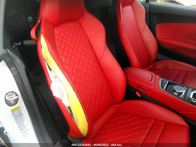 2017 Audi R8, VIN: WUAKBAFX2H7903740