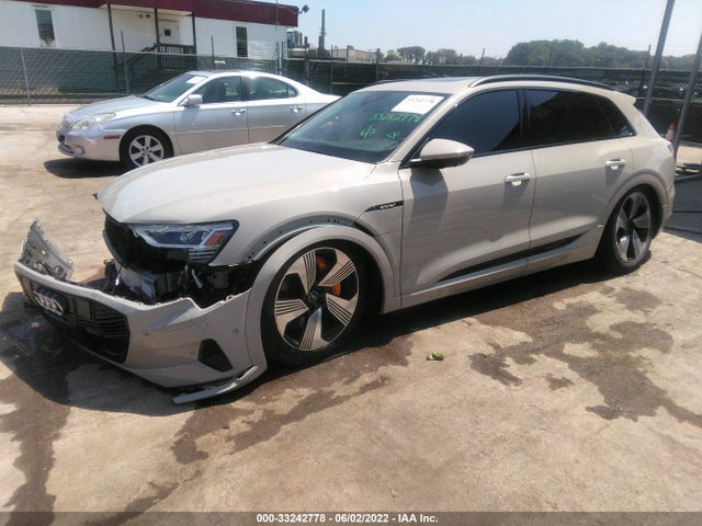 2022 Audi e-tron, VIN: WA1LAAGE8NB012579