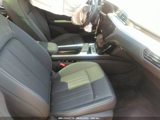 2022 Audi e-tron, VIN: WA1LAAGE8NB012579