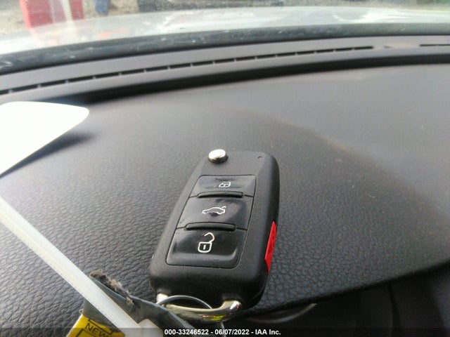 2012 VOLKSWAGEN PASSAT VIN: 1VWAP7A35CC007883
