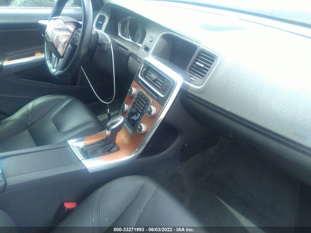 2016 Volvo S60, VIN: LYV402FM2GB109175