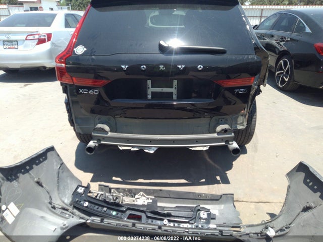2018 Volvo XC60, VIN: LYV102RK5JB101589
