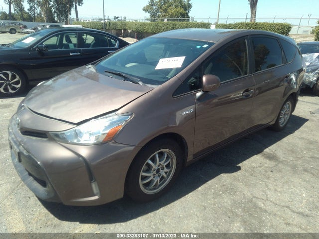 Toyota Prius V Two/five/three/four 2015 JTDZN3EU8FJ021350 Image 2