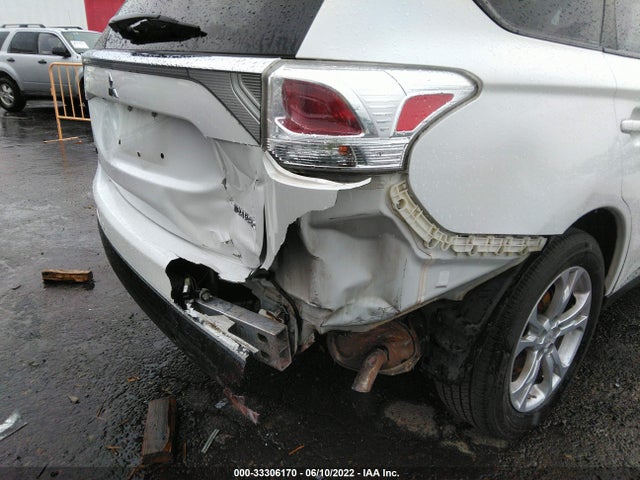 JA4AD3A33EZ013163 Mitsubishi Outlander Se