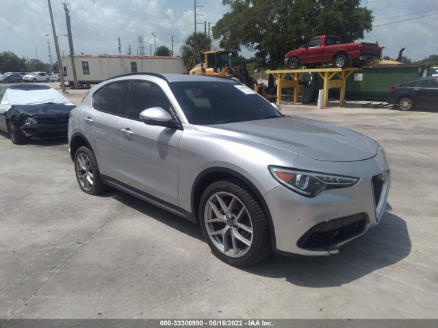 2018 Alfa Romeo Stelvio, VIN: ZASFAKNN7J7B81816