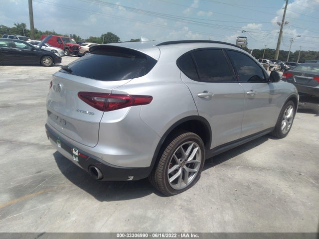 2018 Alfa Romeo Stelvio, VIN: ZASFAKNN7J7B81816